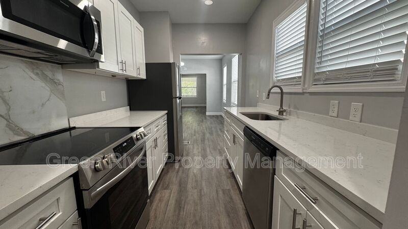 2805 College St - Photo 6 of 16
