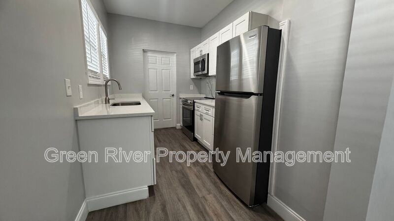 2805 College St - Photo 7 of 16