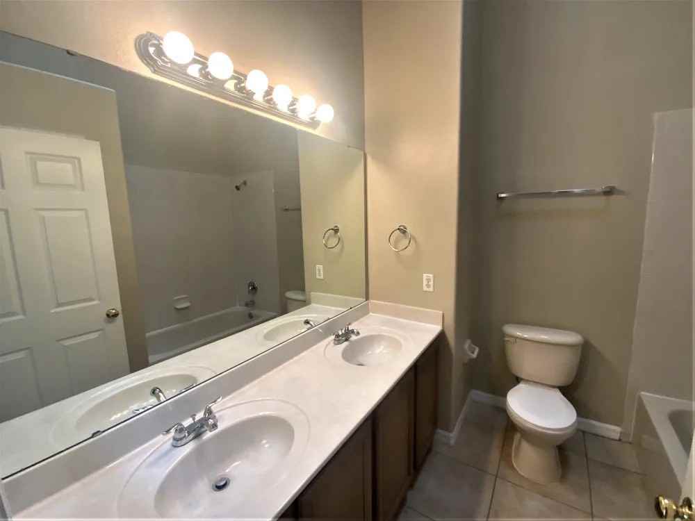 1261 Creekview Ct - Photo 5 of 10
