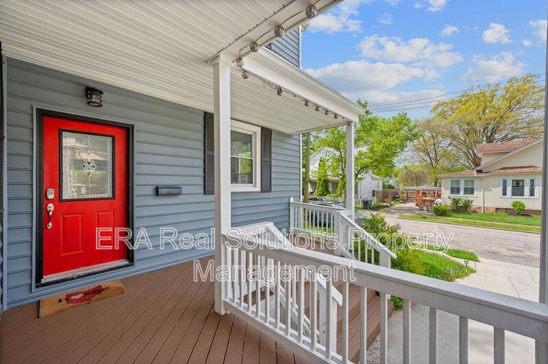 4616 Ward St - Photo 2 of 33