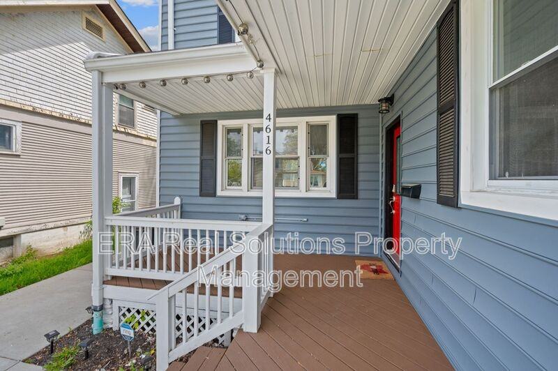 4616 Ward St - Photo 3 of 33