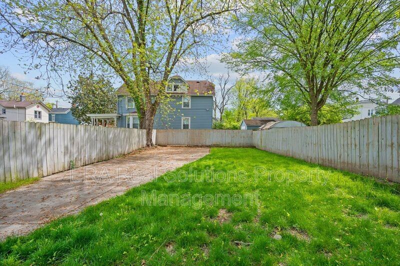 4616 Ward St - Photo 6 of 33