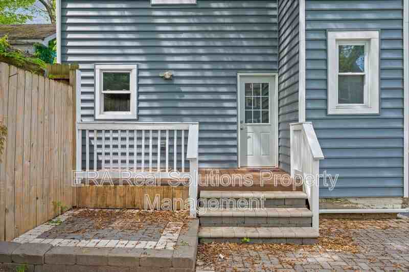 4616 Ward St - Photo 7 of 33