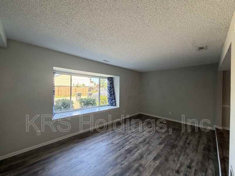 896 Jamestown Landing Rd - Photo 2 of 18