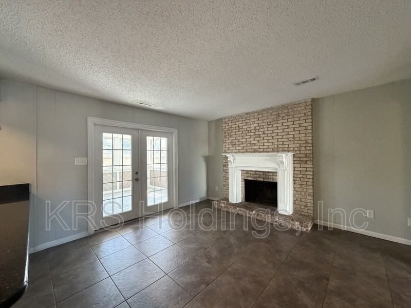 896 Jamestown Landing Rd - Photo 6 of 18