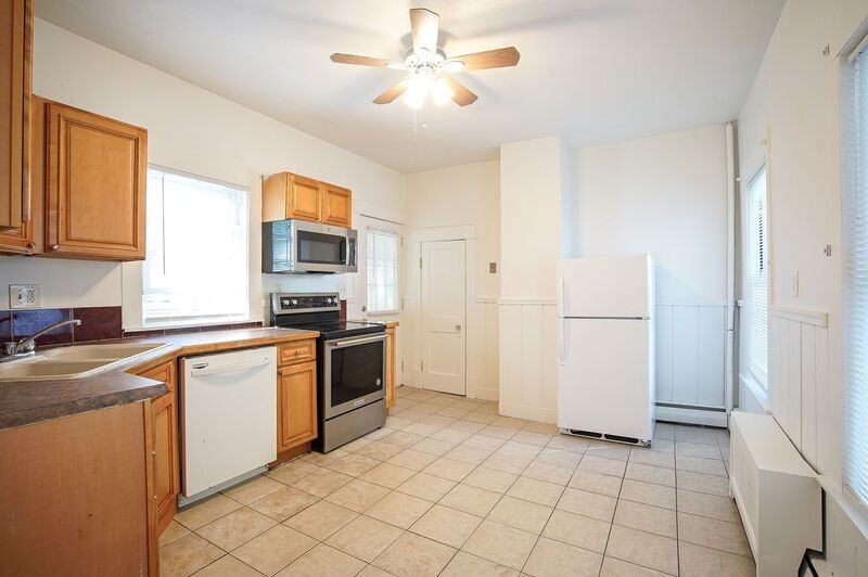72 Walnut St #1L - Photo 2 of 17