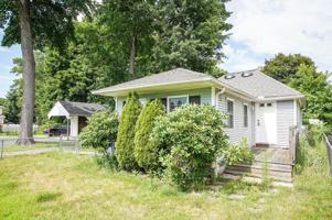 featured image of 215 Eddy St