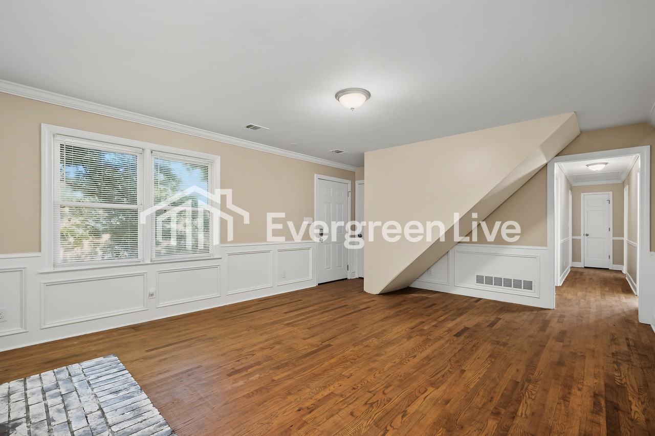 4490 Sewell Rd - Photo 2 of 10