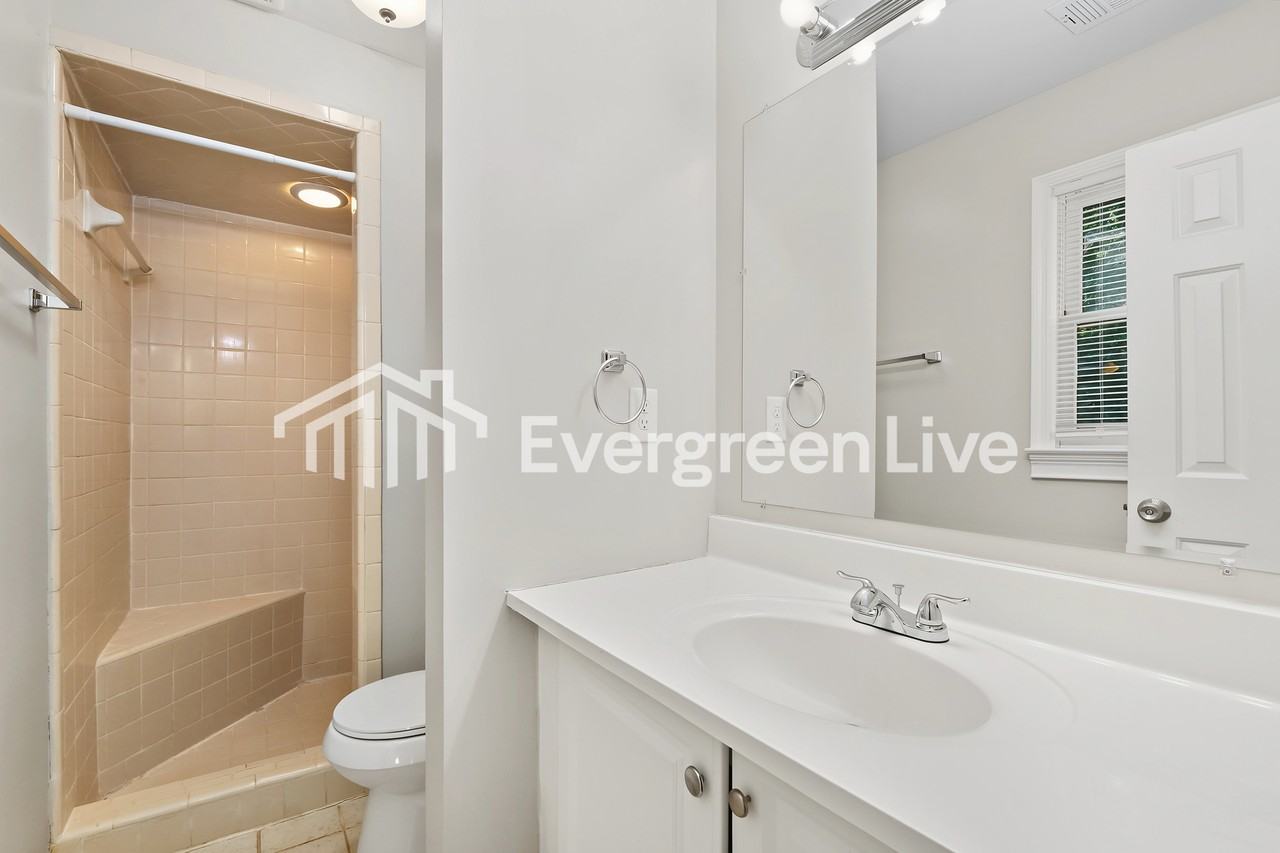 4490 Sewell Rd - Photo 5 of 10