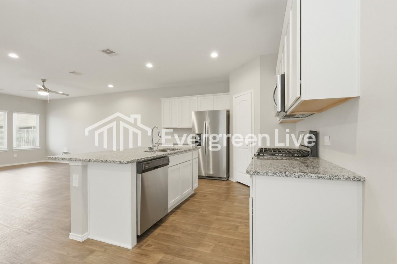 9909 Glenbrook Ln - Photo 4 of 15