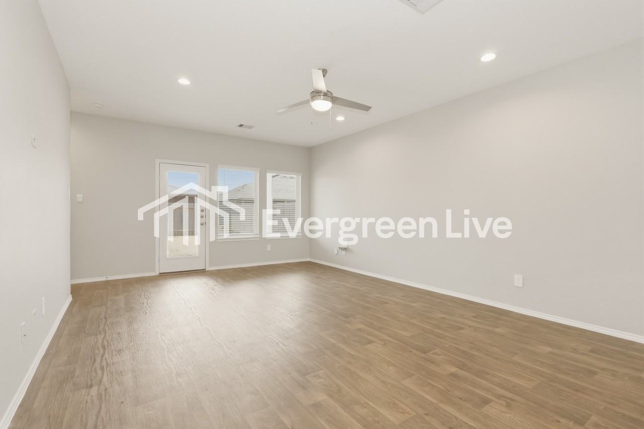 9909 Glenbrook Ln - Photo 6 of 15