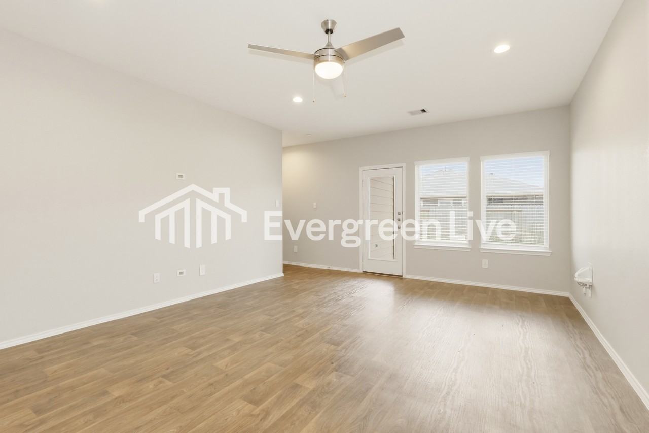 9909 Glenbrook Ln - Photo 7 of 15