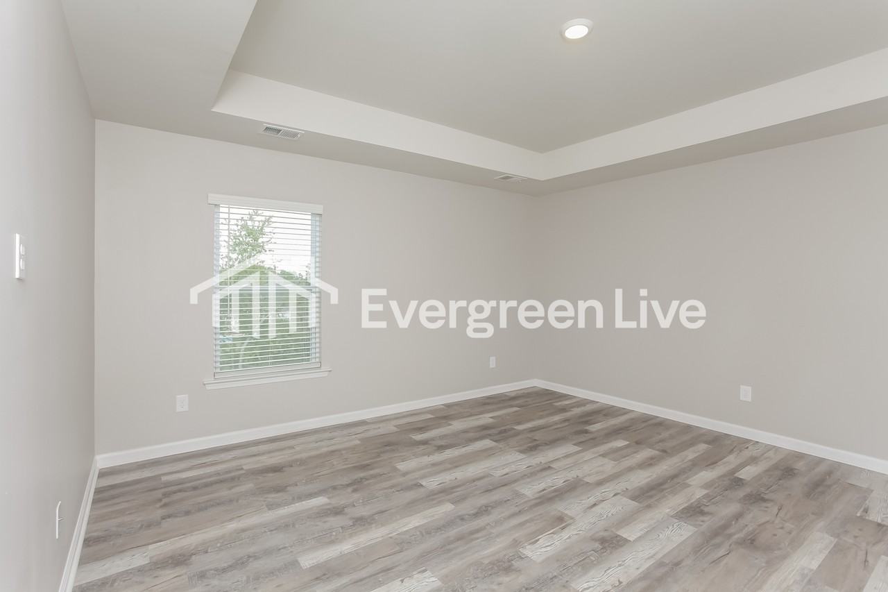 805 Vanguard St - Photo 7 of 15