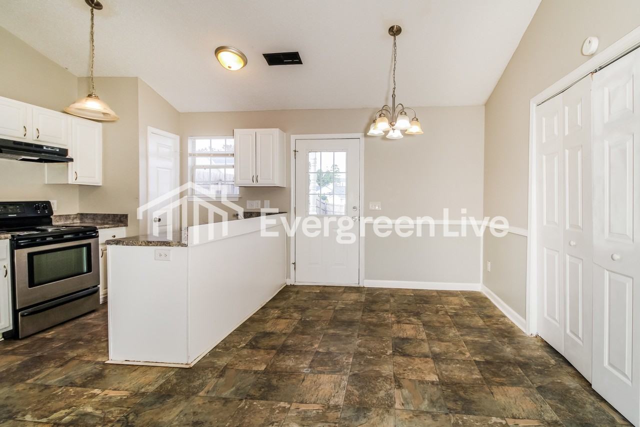 333 White Gables Dr - Photo 5 of 15