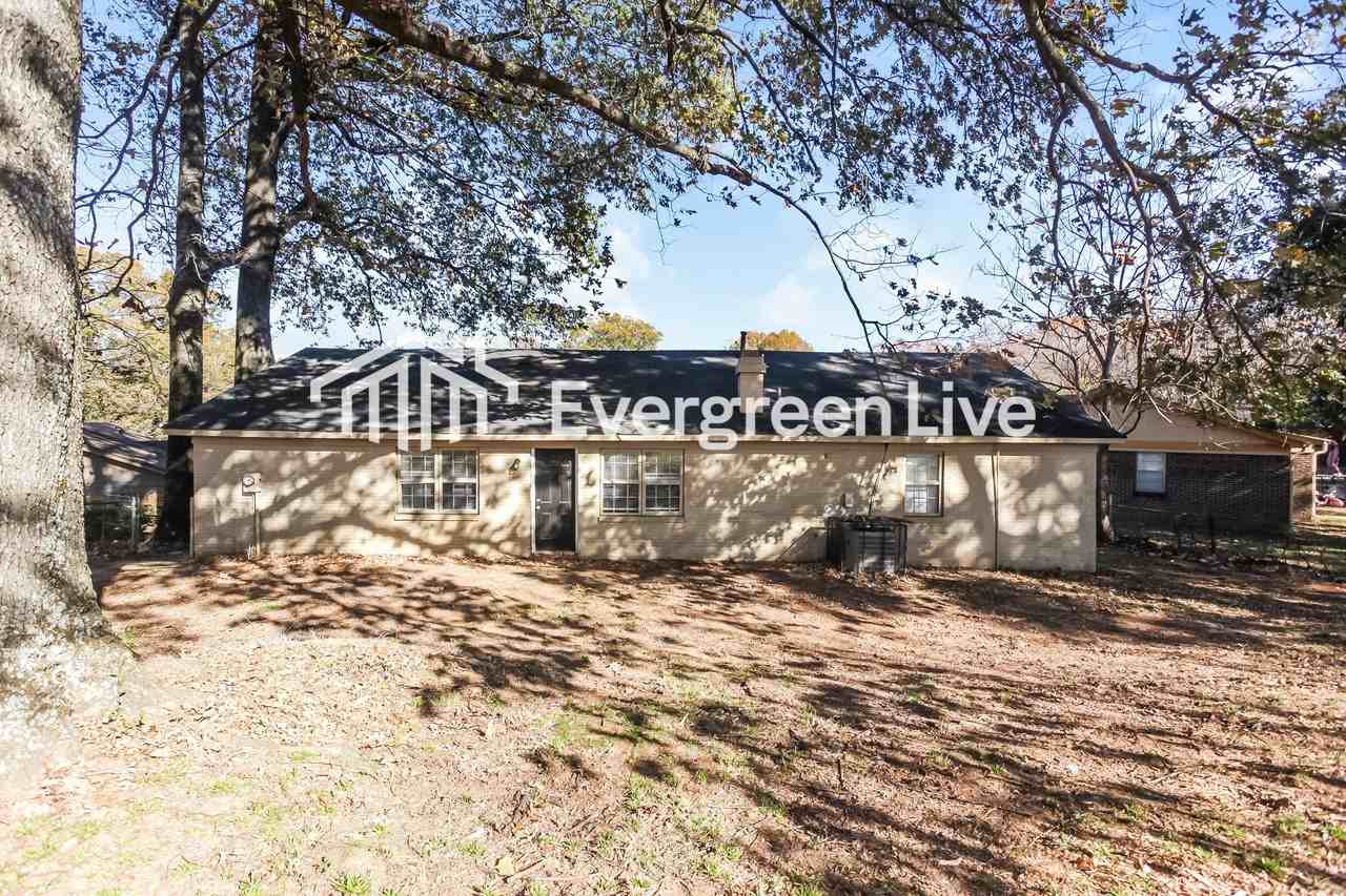 4265 Hillgate Cv - Photo 2 of 15