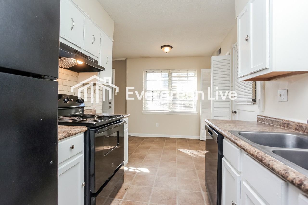 4265 Hillgate Cv - Photo 3 of 15