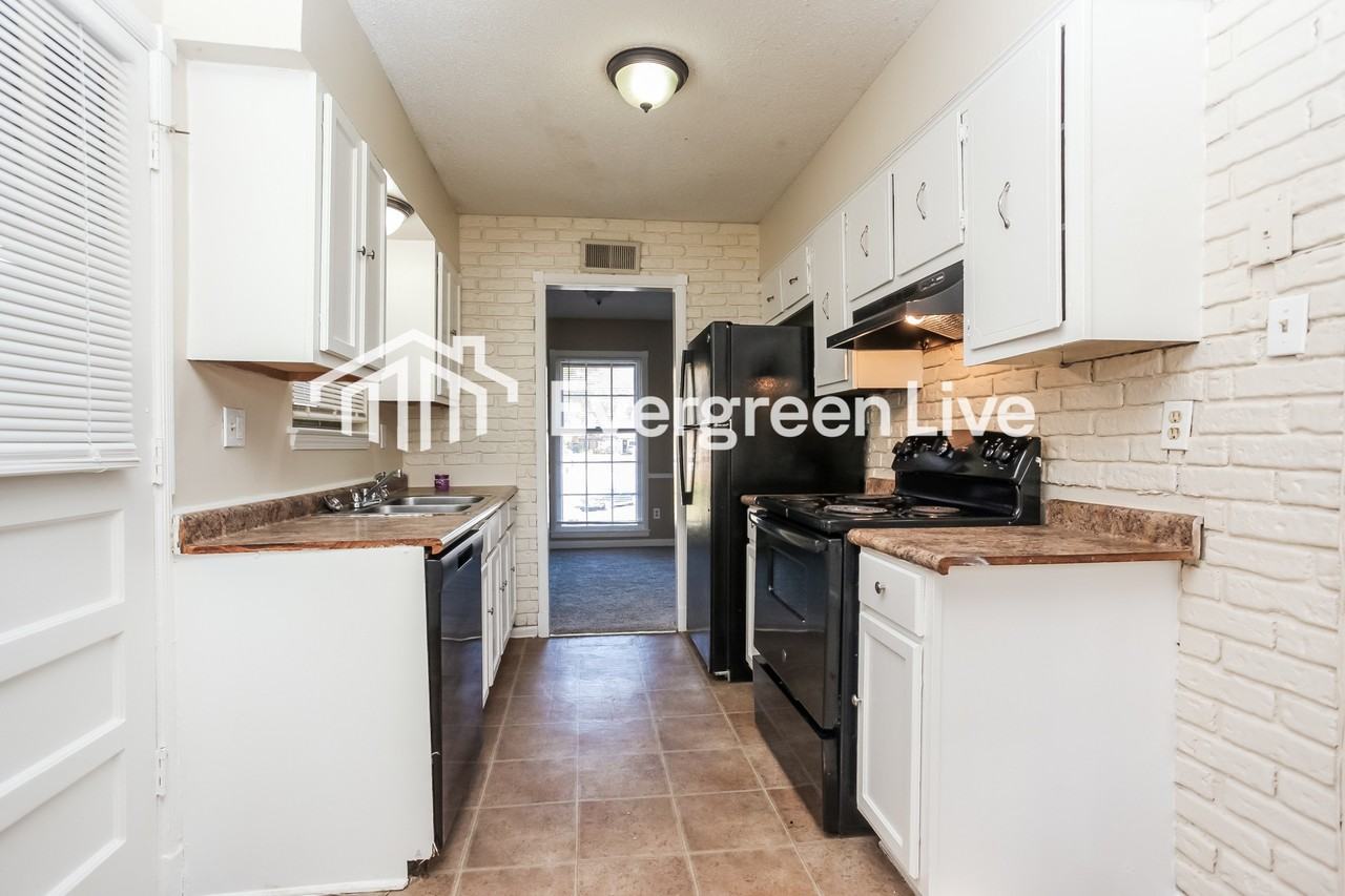 4265 Hillgate Cv - Photo 4 of 15