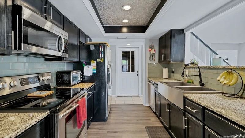 8515 Echo Creek Ln - Photo 2 of 10