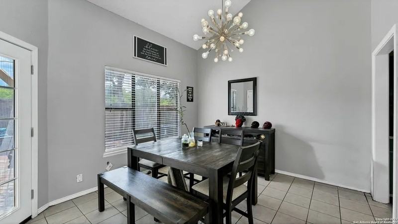 8515 Echo Creek Ln - Photo 3 of 10