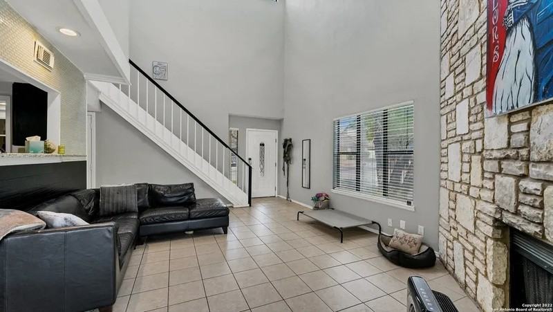 8515 Echo Creek Ln - Photo 5 of 10