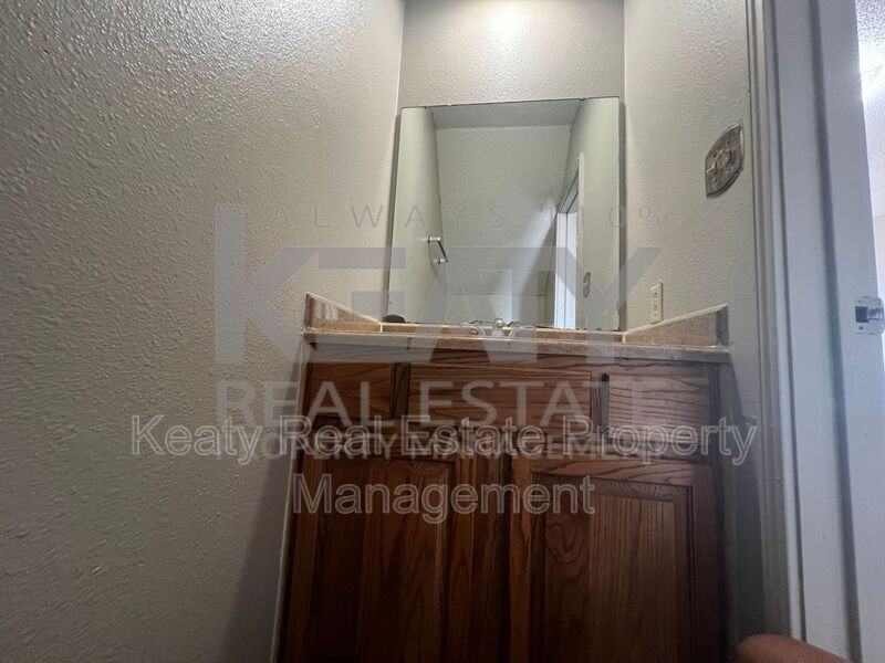 402 - Photo 4 of 8