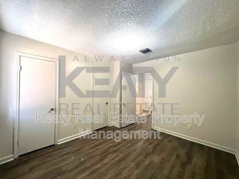 402 - Photo 7 of 8