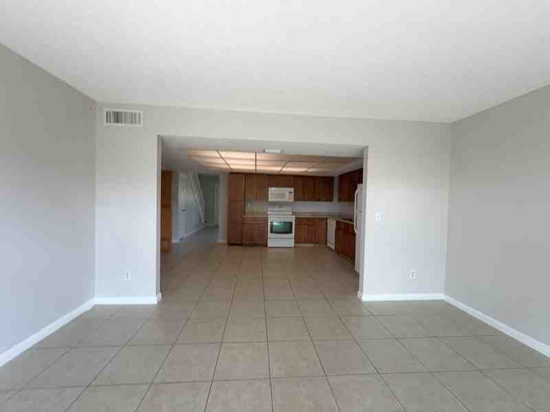 1454 Trotter Rd - Photo 5 of 38