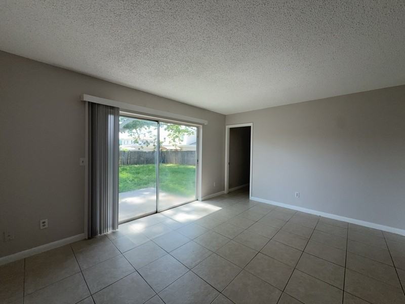 1454 Trotter Rd - Photo 6 of 38