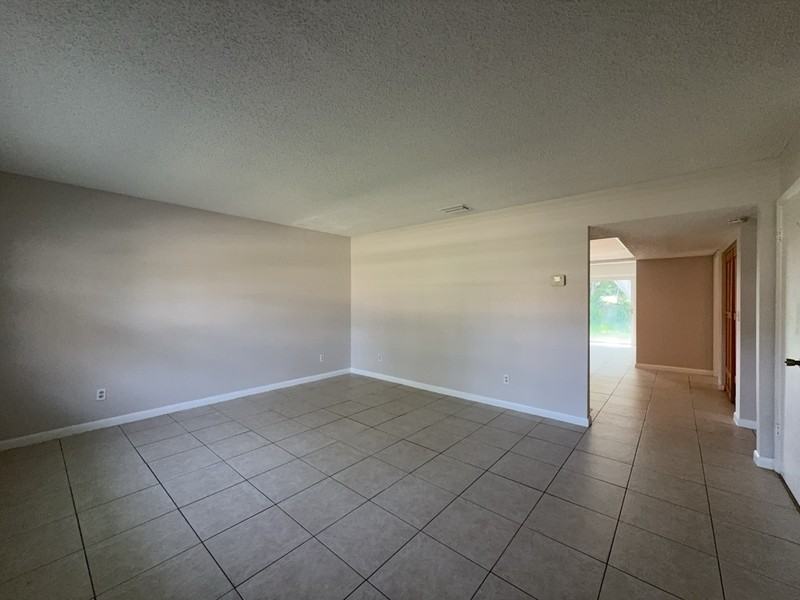 1454 Trotter Rd - Photo 7 of 38