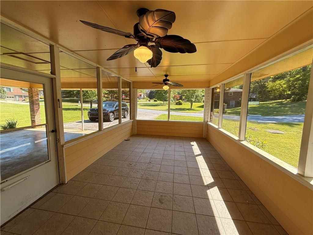 1395 Siesta Ln - Photo 5 of 29