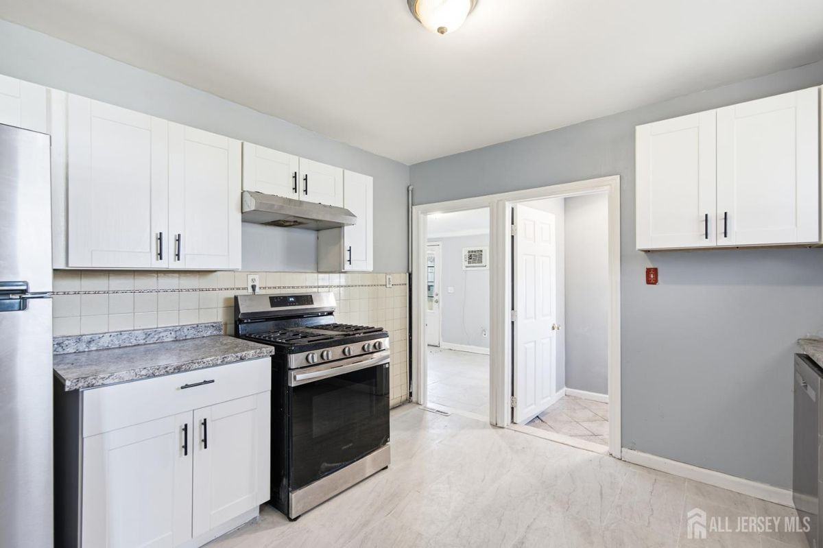 115 N Main St - Photo 6 of 29