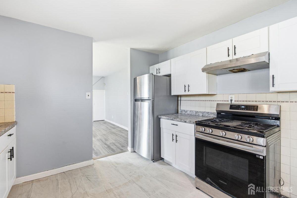 115 N Main St - Photo 7 of 29