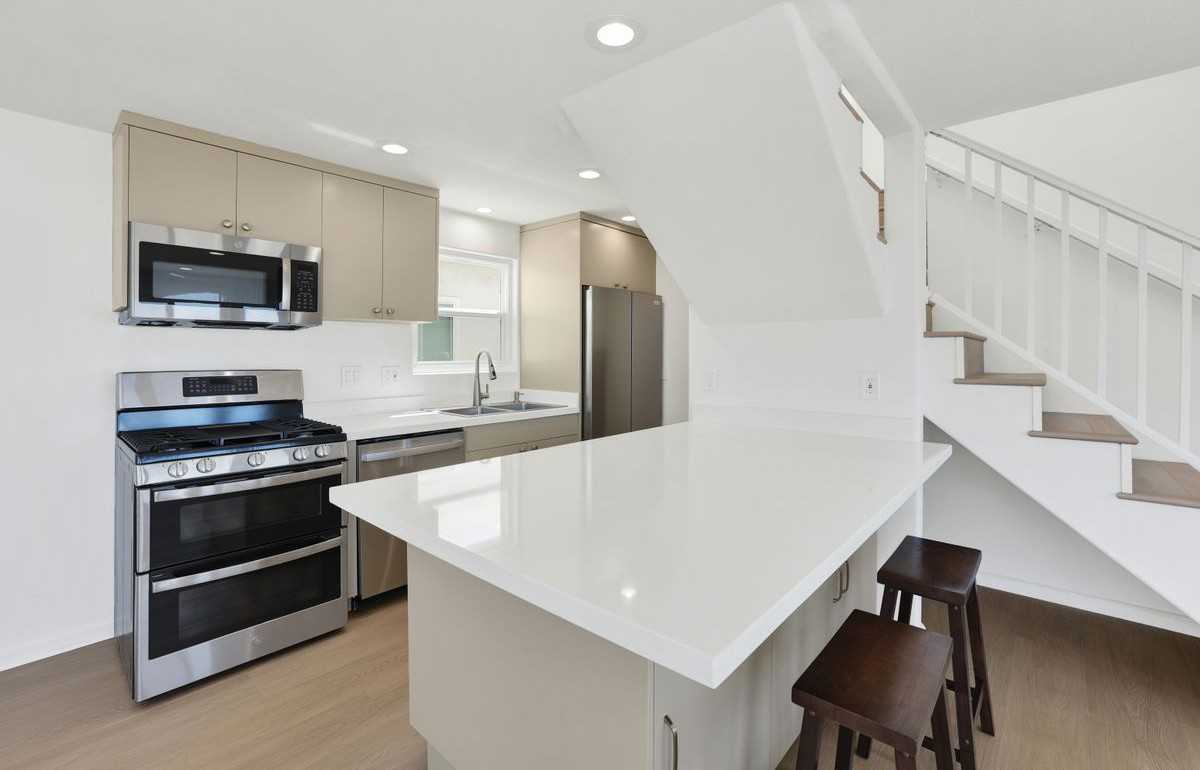 206 30th St ##1/2 - Photo 7 of 25