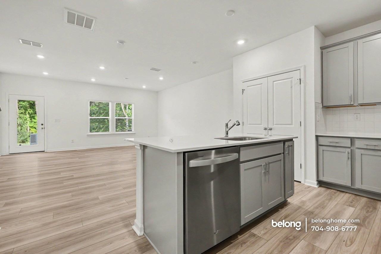 11912 Oak St - Photo 4 of 23