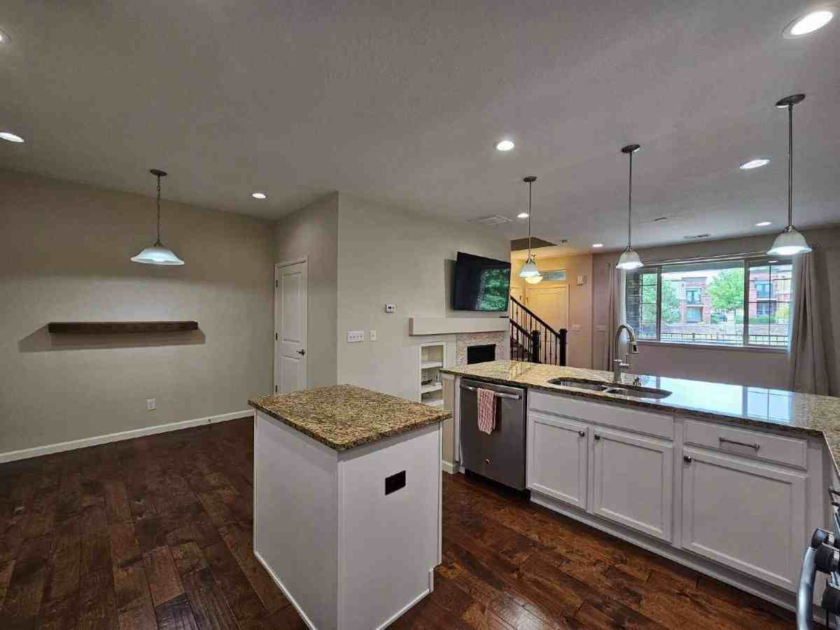 9071 E Phillips Dr - Photo 3 of 10