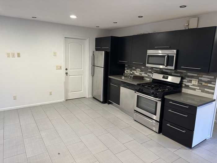 200 Division Dr - Photo 2 of 11