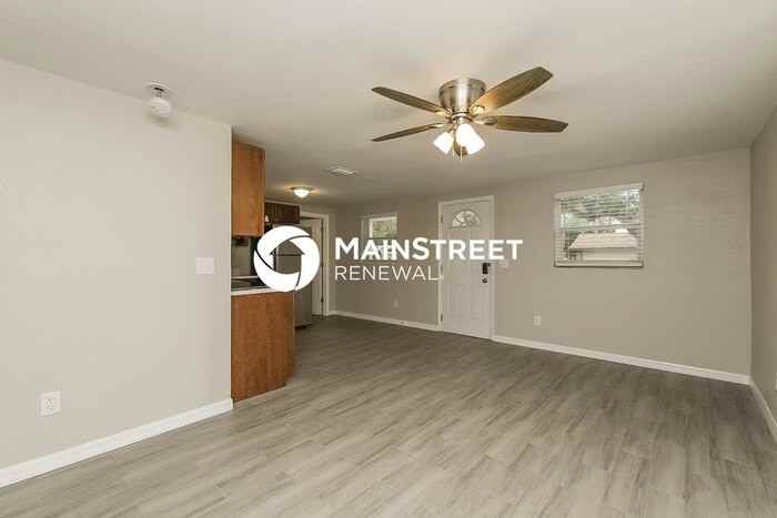 3201 E Diana St - Photo 4 of 16