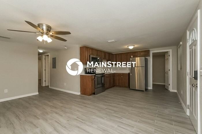 3201 E Diana St - Photo 5 of 16