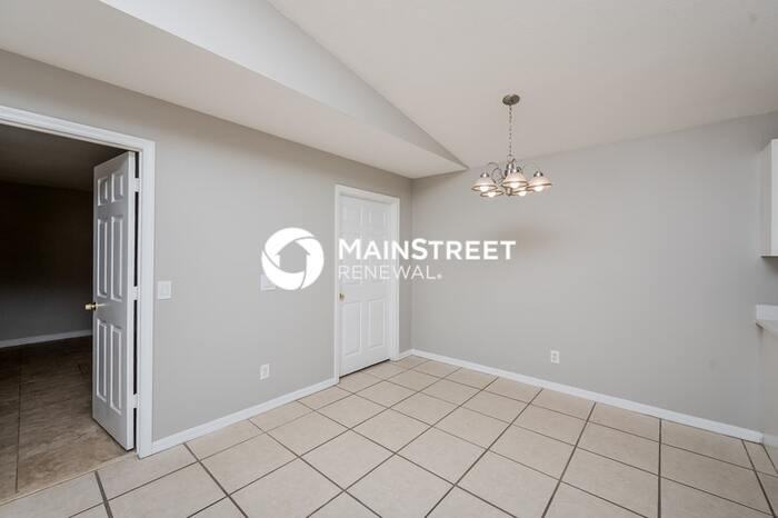 828 Trina Ln - Photo 3 of 16