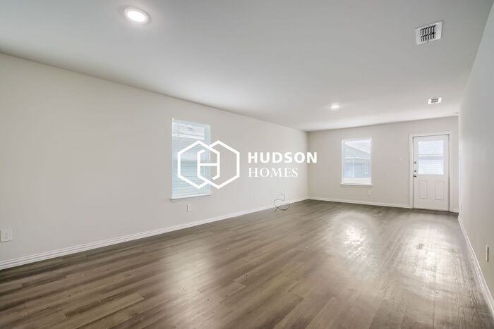 419 Shorty St - Photo 4 of 14