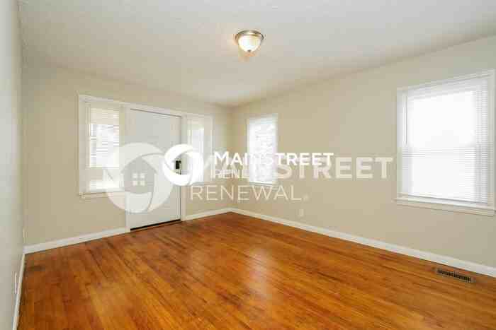 4568 Young Ave - Photo 3 of 16
