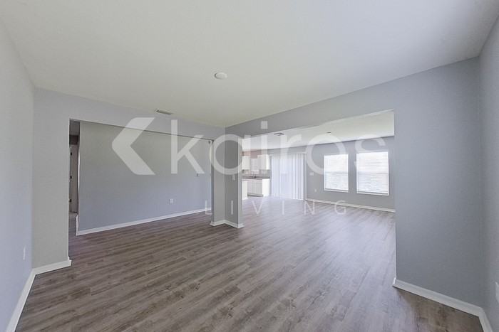 1010 Kaye St E - Photo 4 of 21