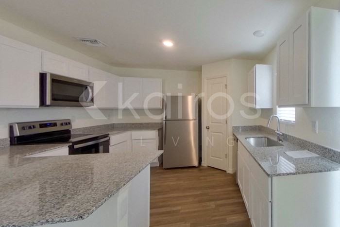 1010 Kaye St E - Photo 6 of 21