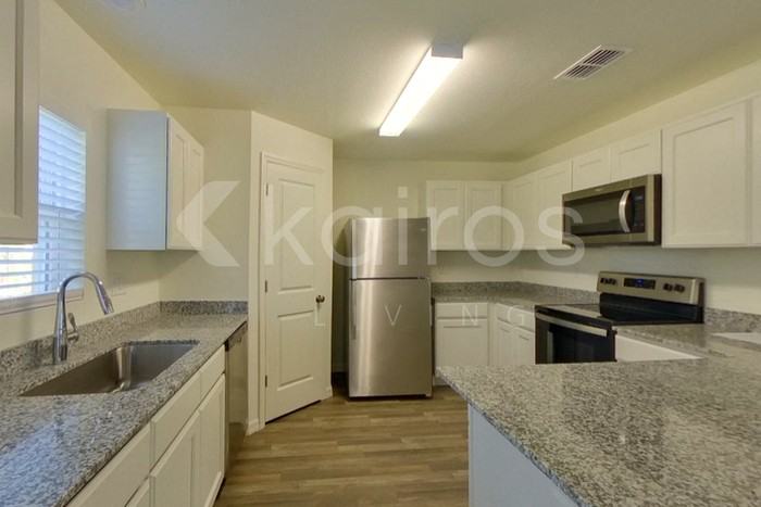 1124 Ware Ave - Photo 2 of 4