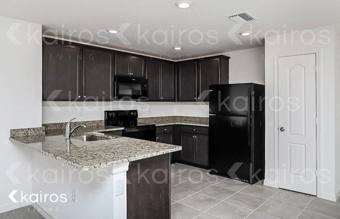 8456 Indian Laurel Ln - Photo 5 of 18