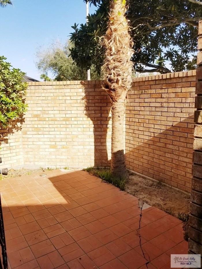 5401 Palm Valley Dr N - Photo 4 of 21