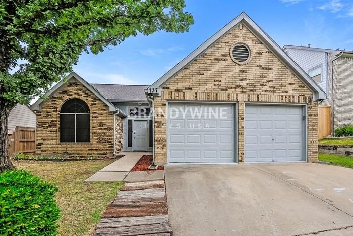 737 Lionel Way #737 - Photo 2 of 26