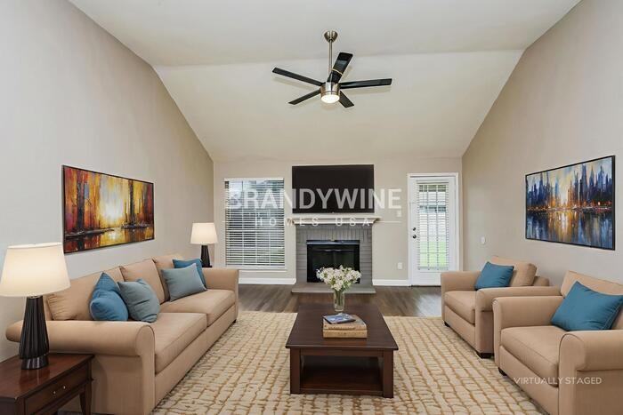 737 Lionel Way #737 - Photo 5 of 26