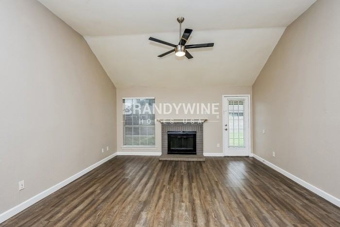 737 Lionel Way #737 - Photo 6 of 26
