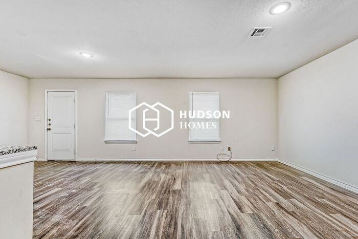 1518 23rd St - Photo 3 of 14